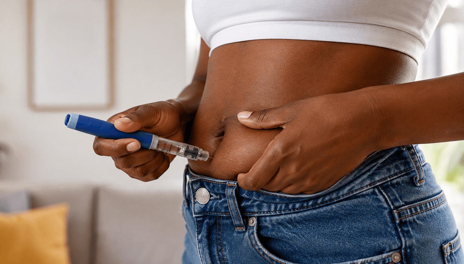 Person applying a GLP-1 injection pen